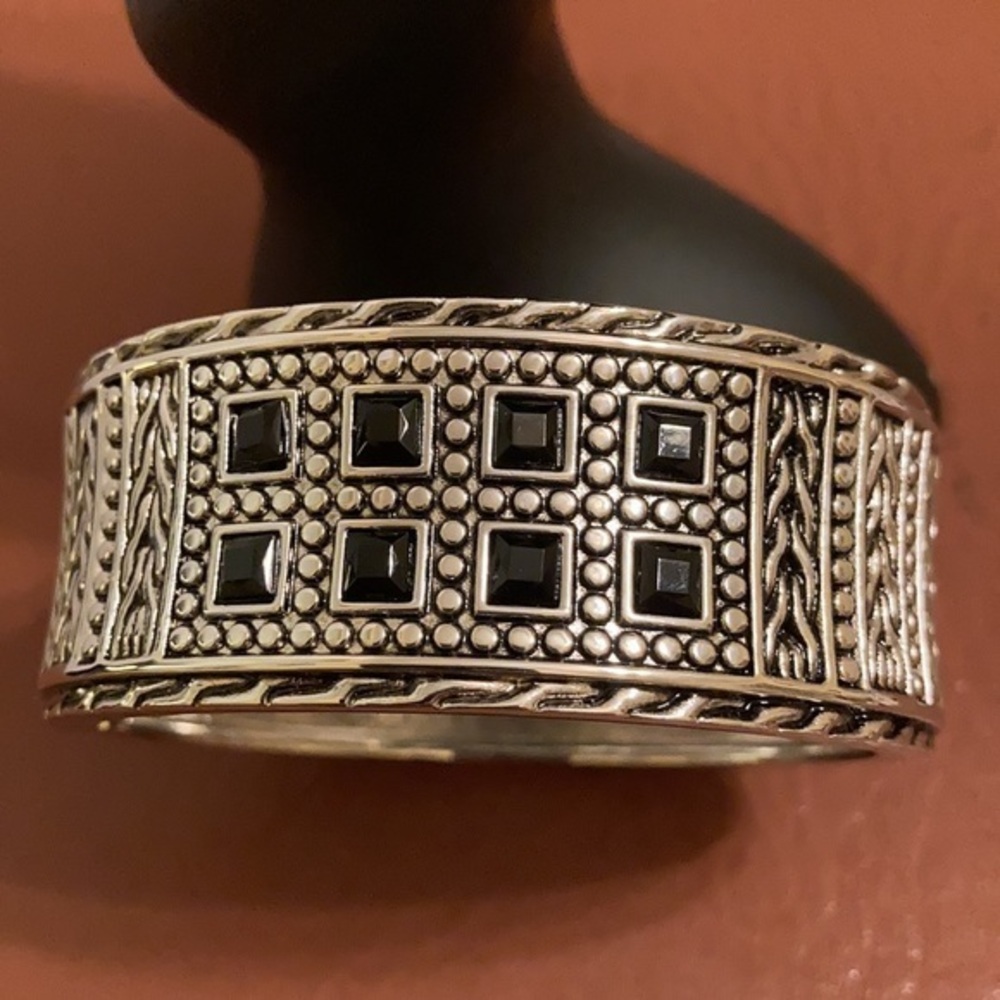 NWOT silver tone intricate design hinged bangle black square inlaid crystals